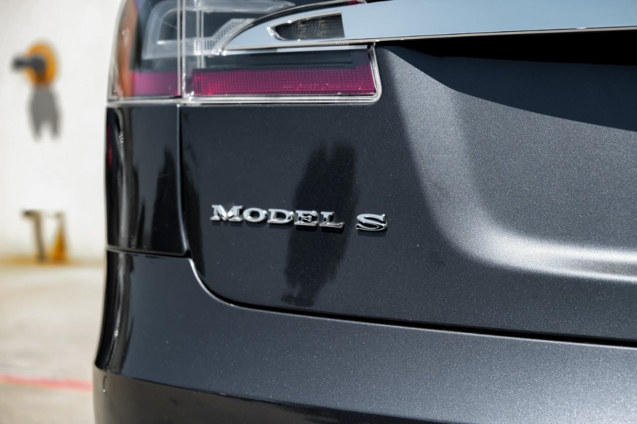 Tesla Model S Vehicle Main Gallery Image 61
