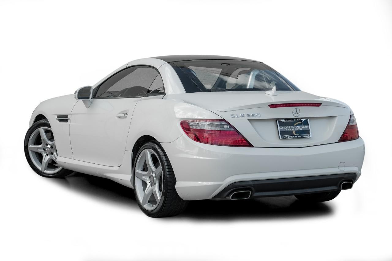 Mercedes-Benz SLK-Class Vehicle Main Gallery Image 17