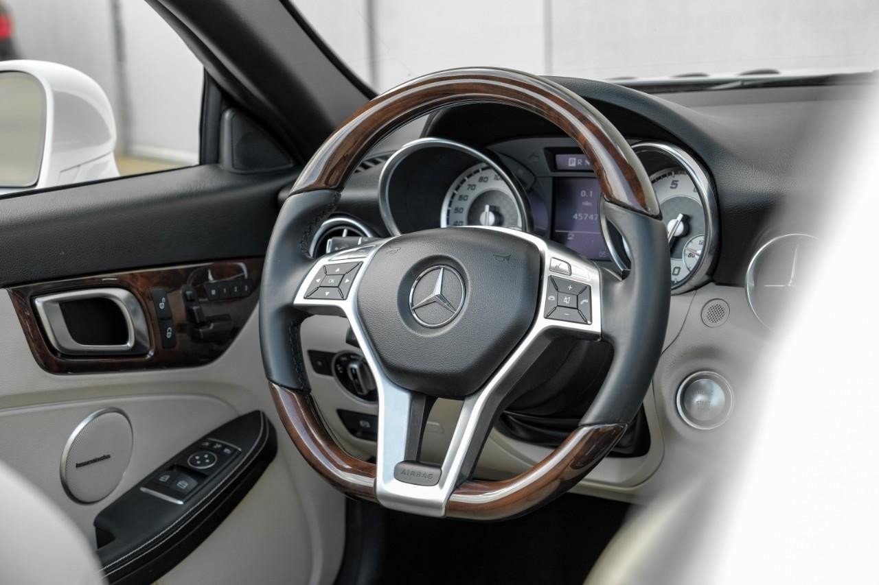 Mercedes-Benz SLK-Class Vehicle Main Gallery Image 22