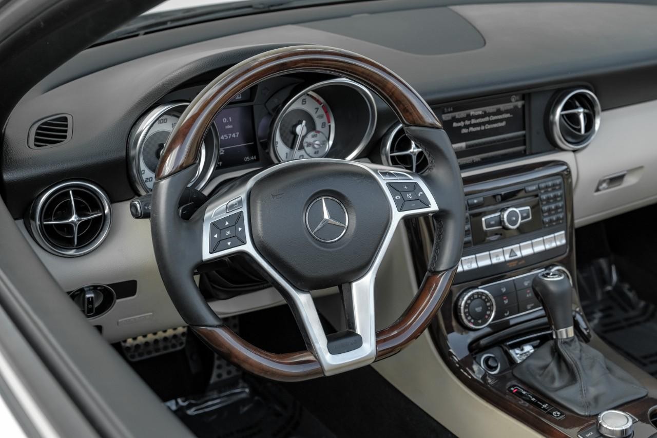 Mercedes-Benz SLK-Class Vehicle Main Gallery Image 23