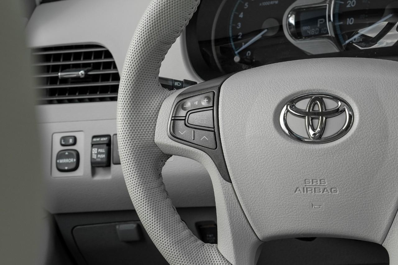 Toyota Sienna Vehicle Main Gallery Image 19