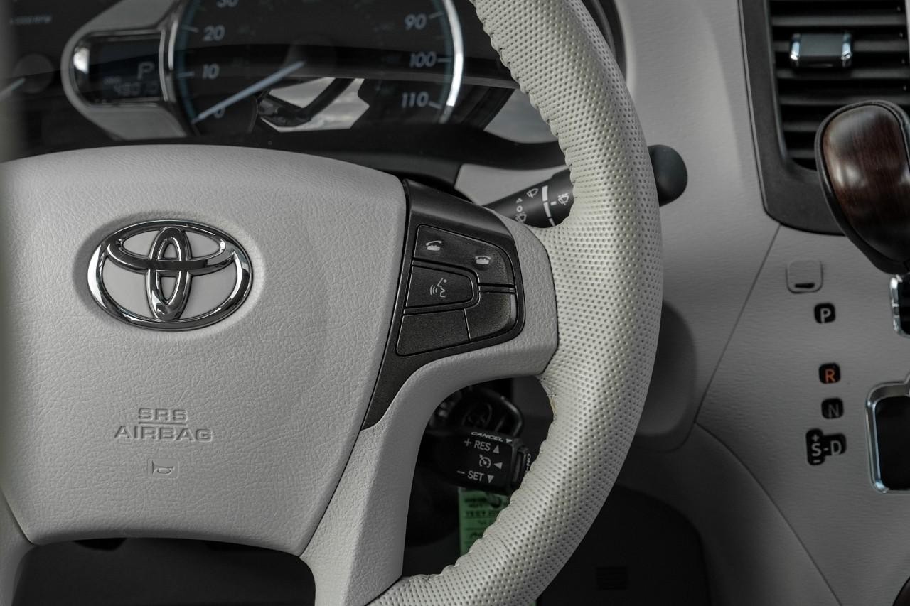 Toyota Sienna Vehicle Main Gallery Image 20