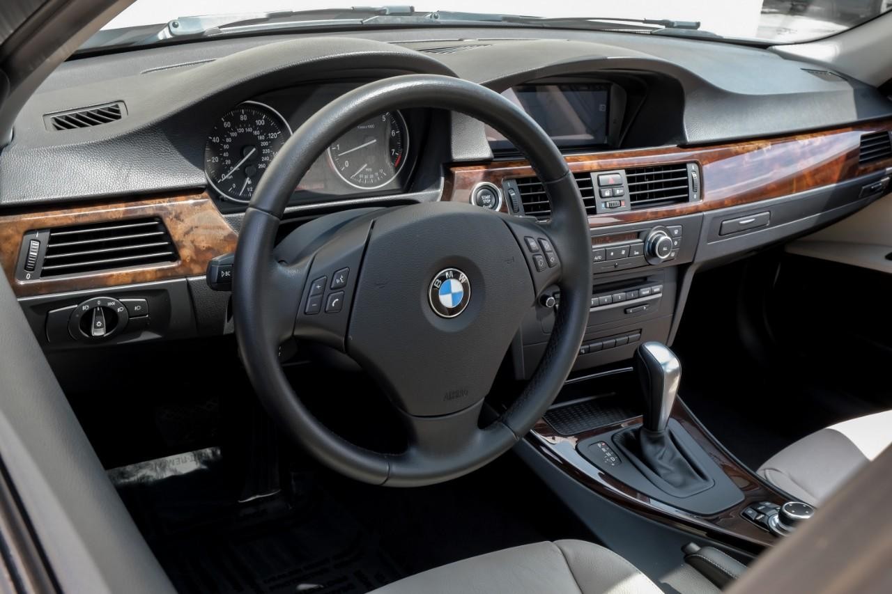 BMW 3 Series Vehicle Main Gallery Image 17