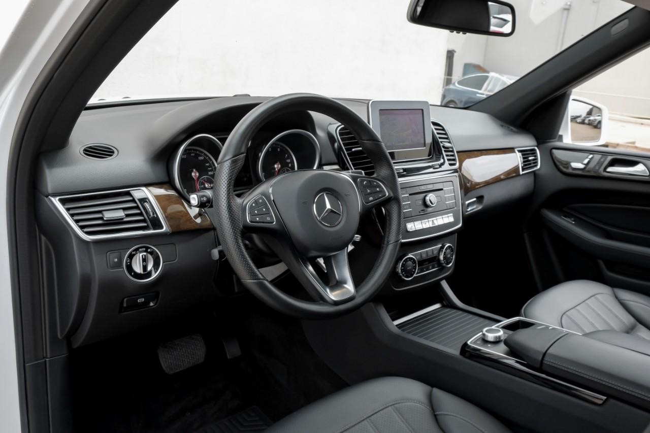Mercedes-Benz GLE 350 Vehicle Main Gallery Image 03