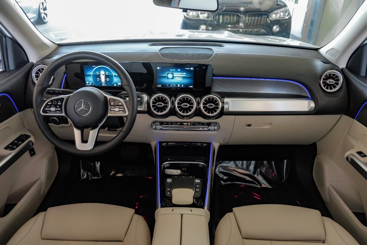 Mercedes-Benz GLB 250 Vehicle Main Gallery Image 15