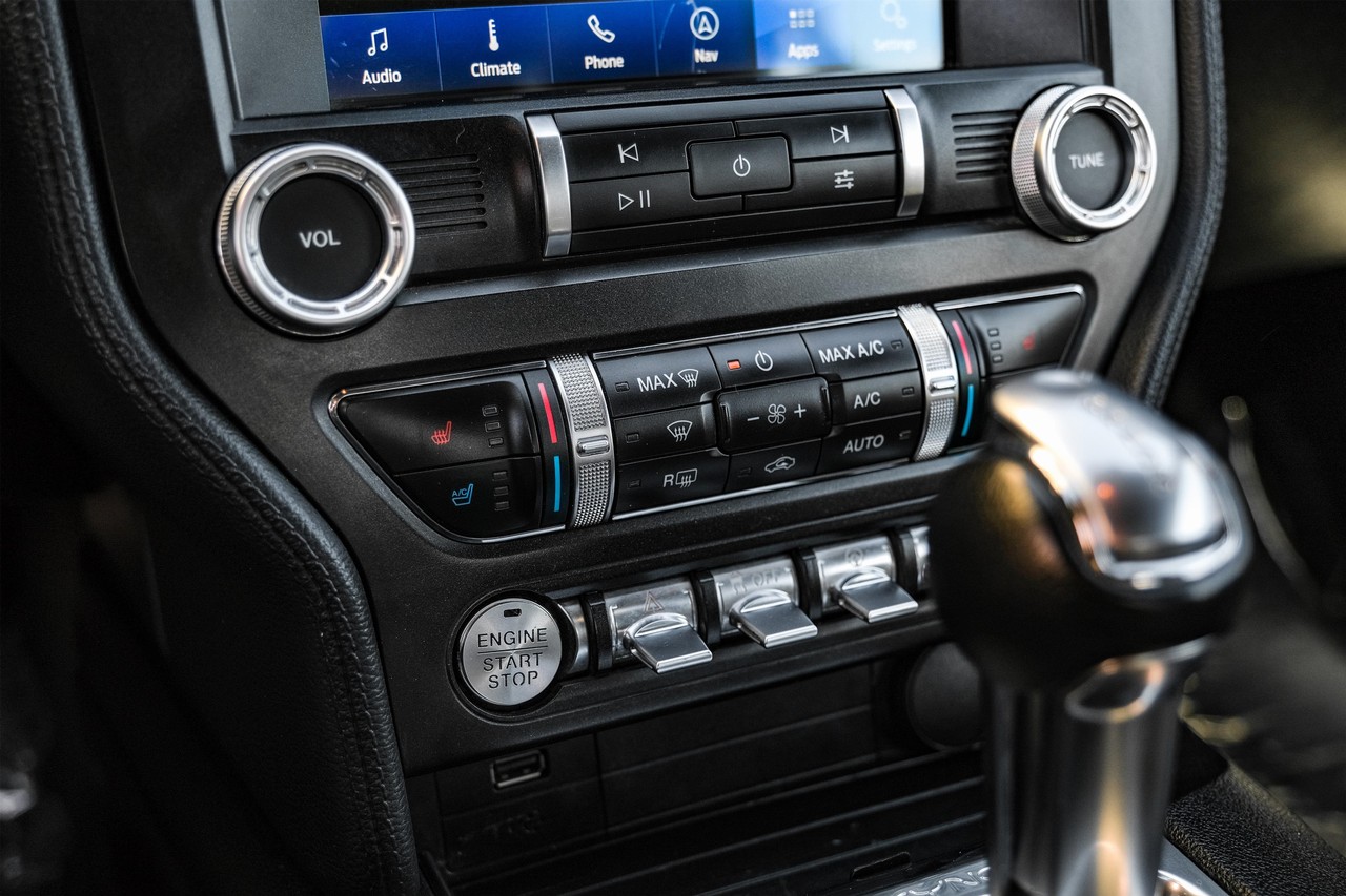 Ford Mustang Vehicle Main Gallery Image 23