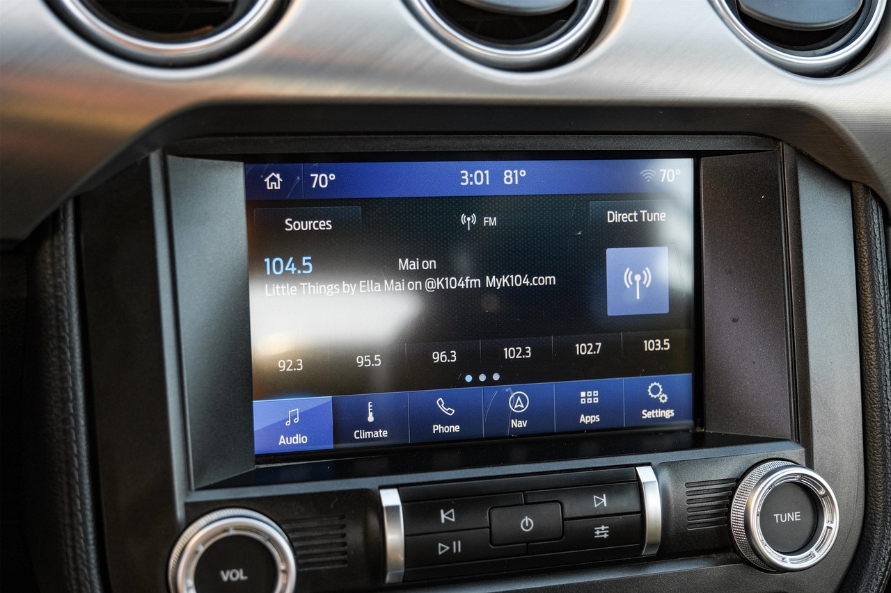 Ford Mustang Vehicle Main Gallery Image 25
