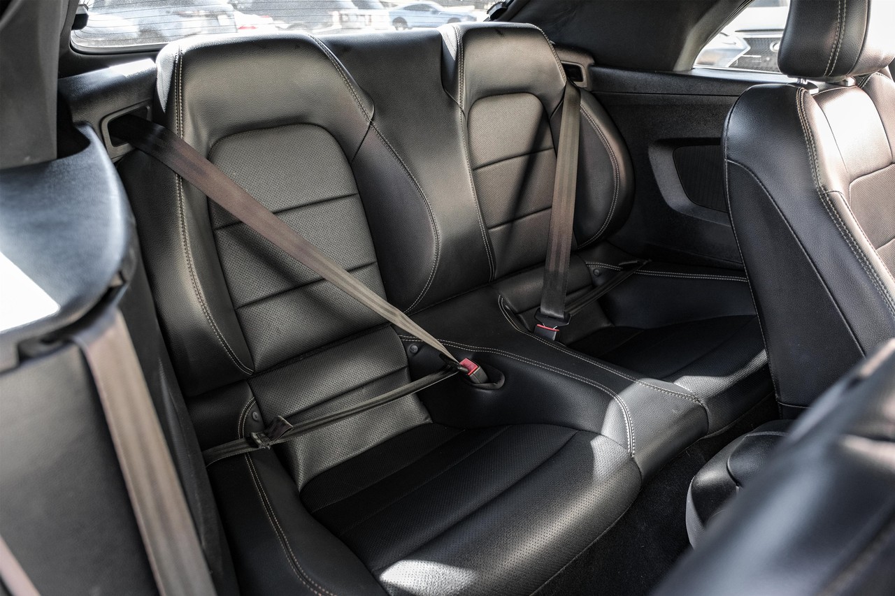 Ford Mustang Vehicle Main Gallery Image 34