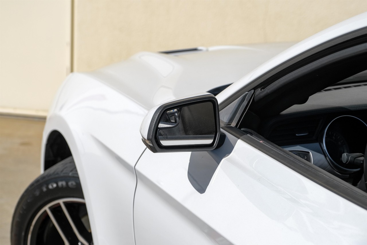 Ford Mustang Vehicle Main Gallery Image 36
