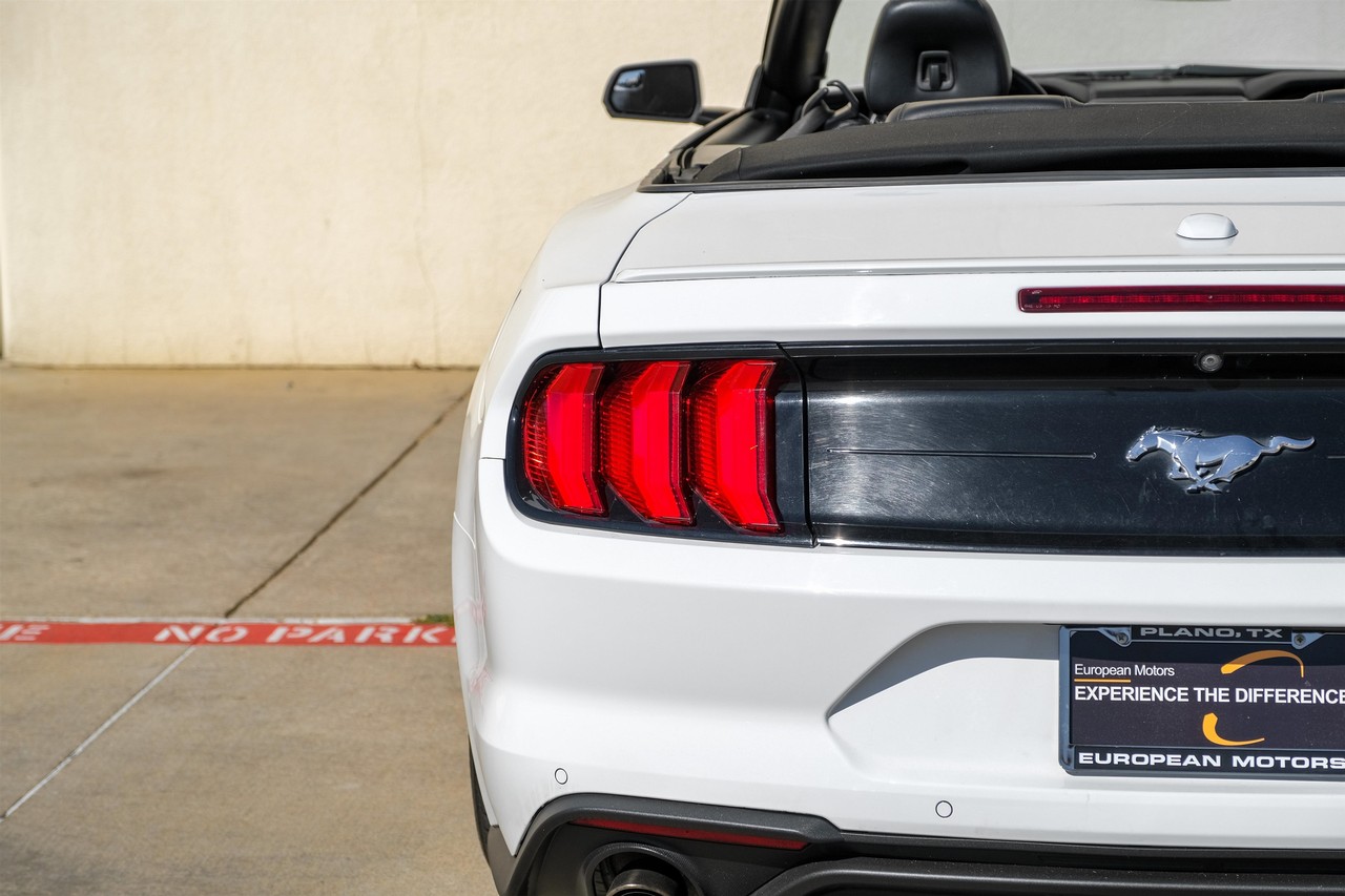 Ford Mustang Vehicle Main Gallery Image 41