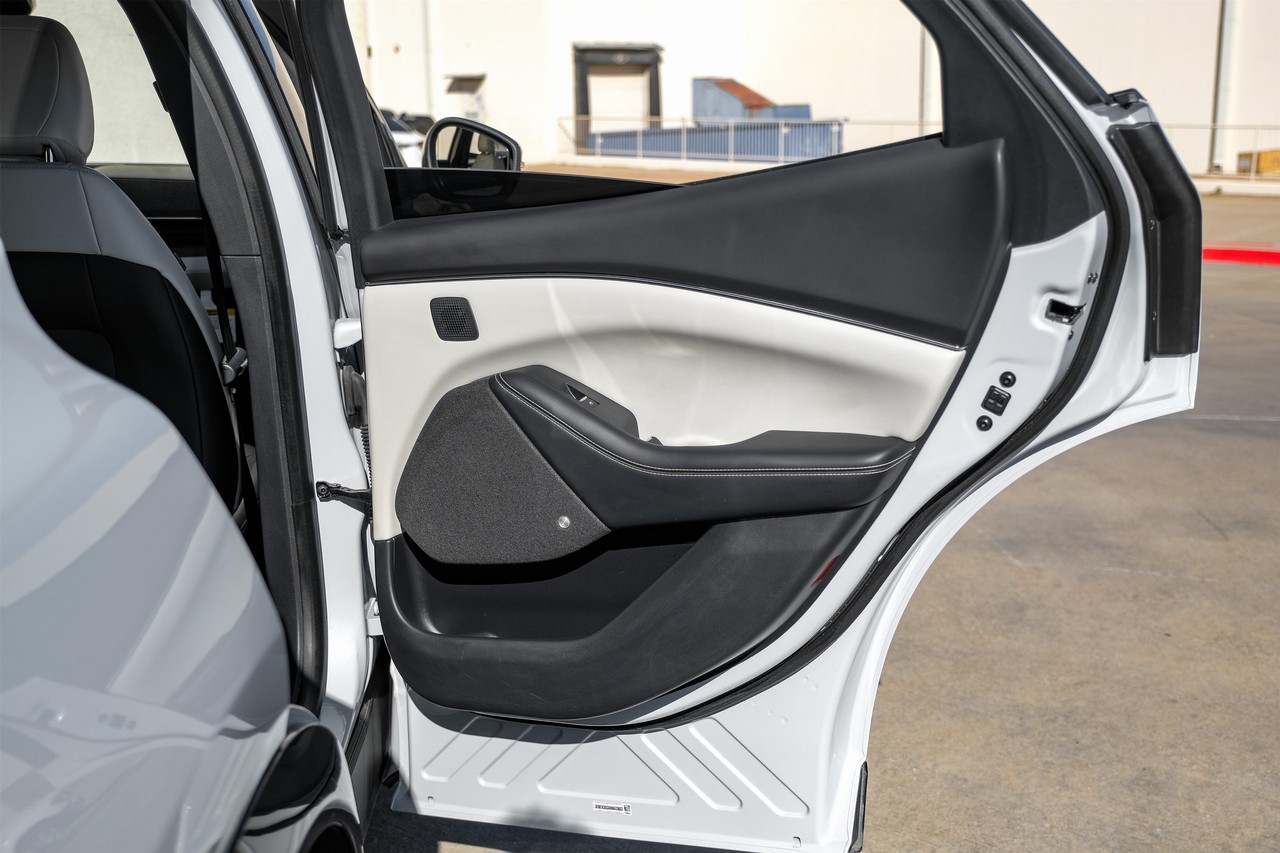 Ford Mustang Mach-E Vehicle Main Gallery Image 40