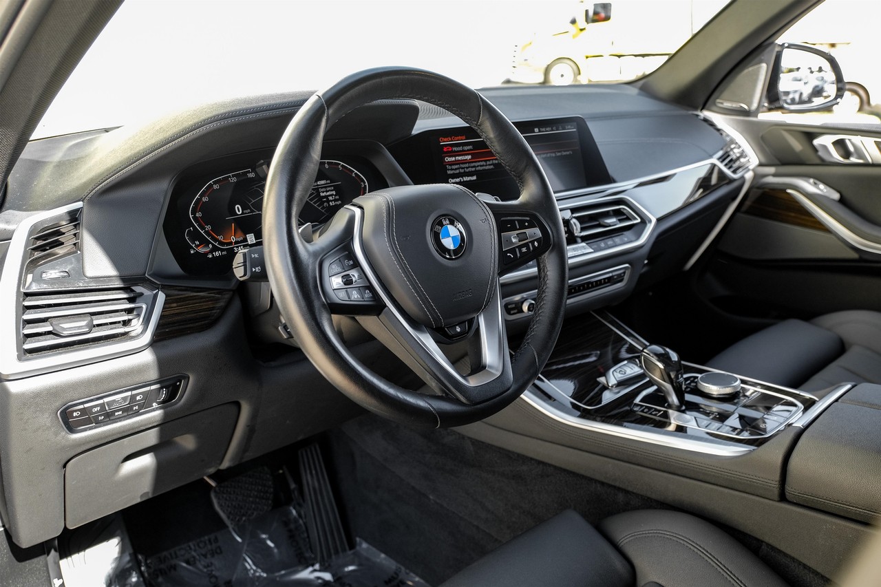 BMW X5 Vehicle Main Gallery Image 03