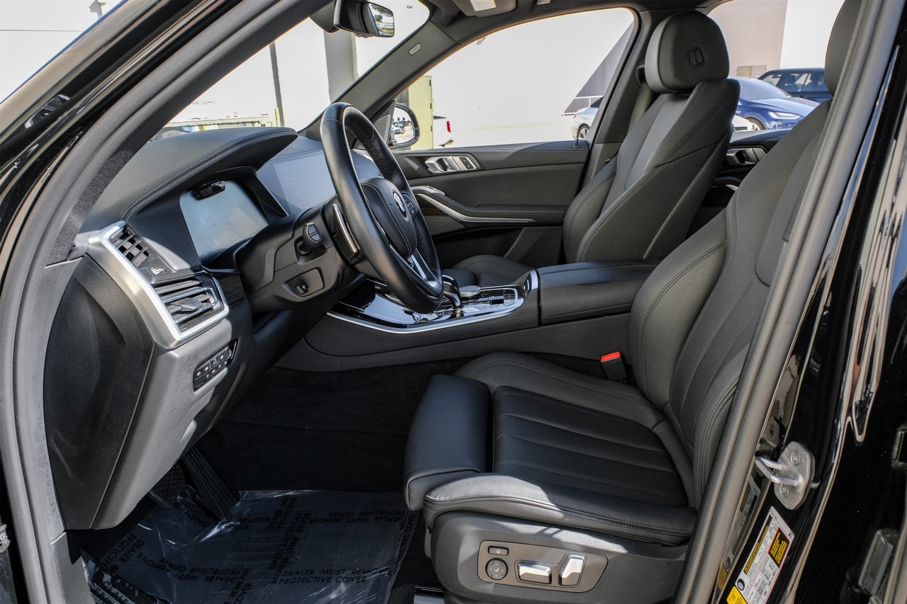 BMW X5 Vehicle Main Gallery Image 04