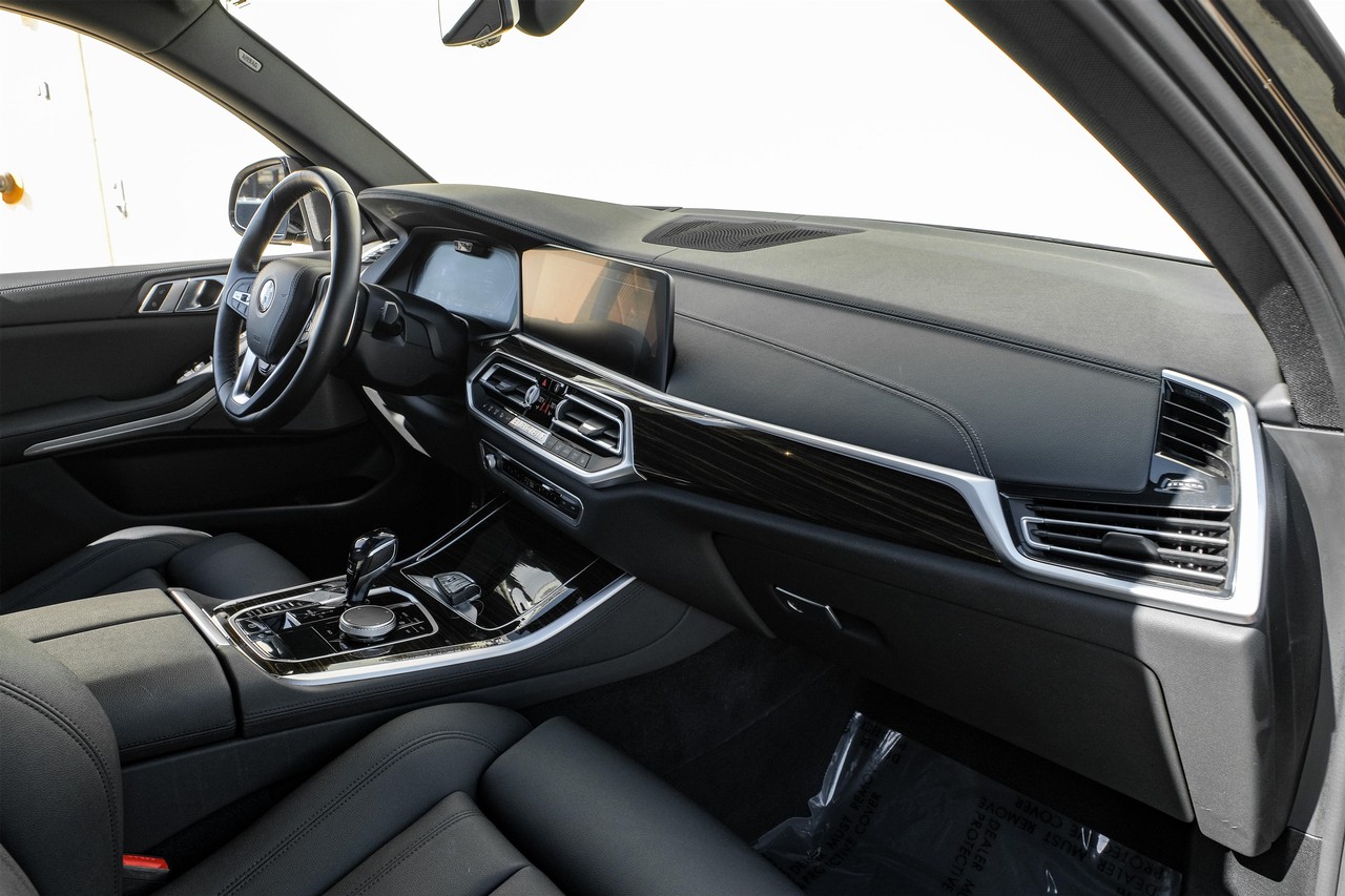 BMW X5 Vehicle Main Gallery Image 13