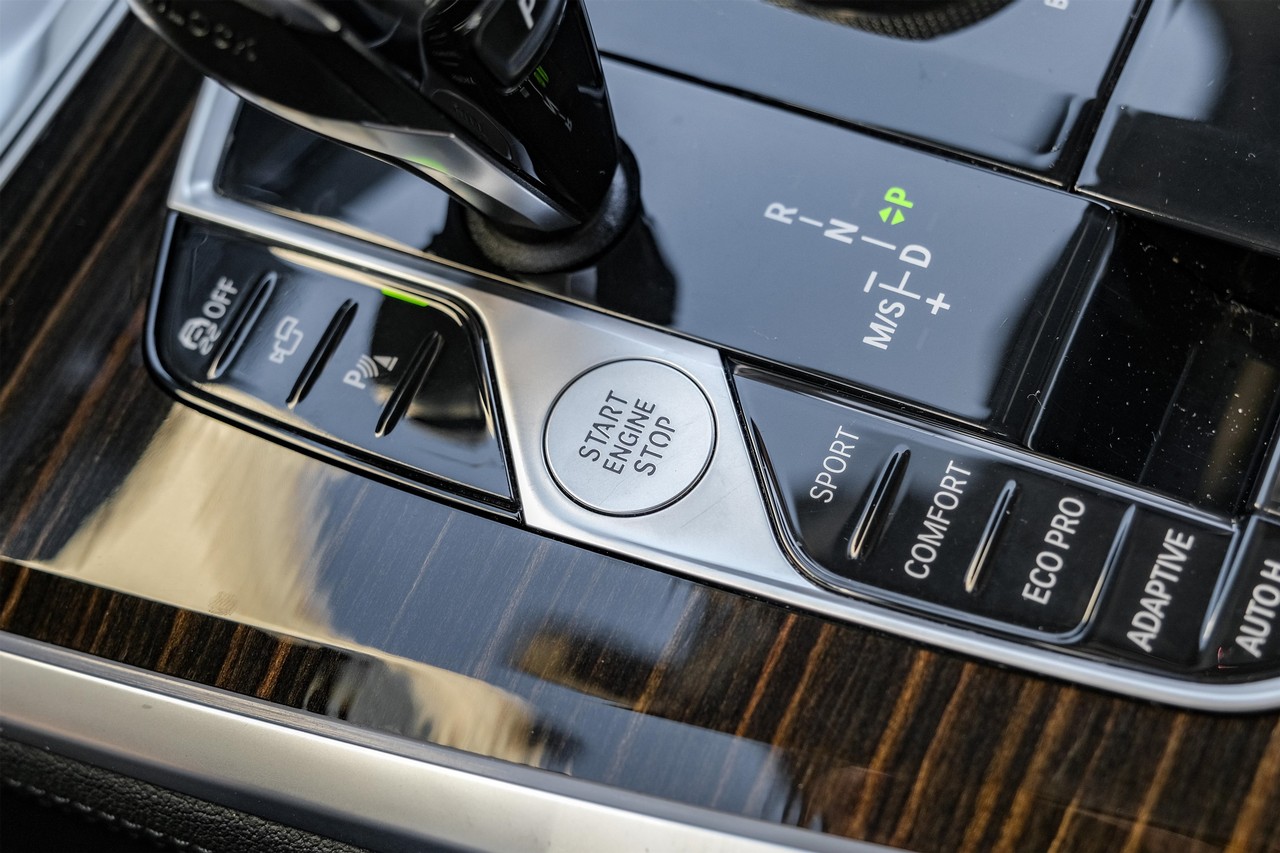 BMW X5 Vehicle Main Gallery Image 18