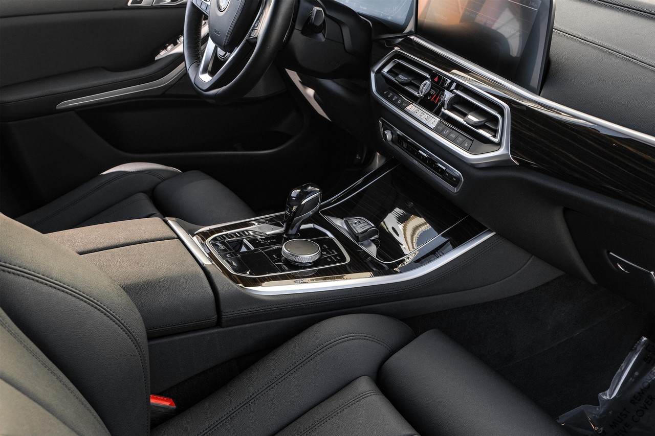 BMW X5 Vehicle Main Gallery Image 21