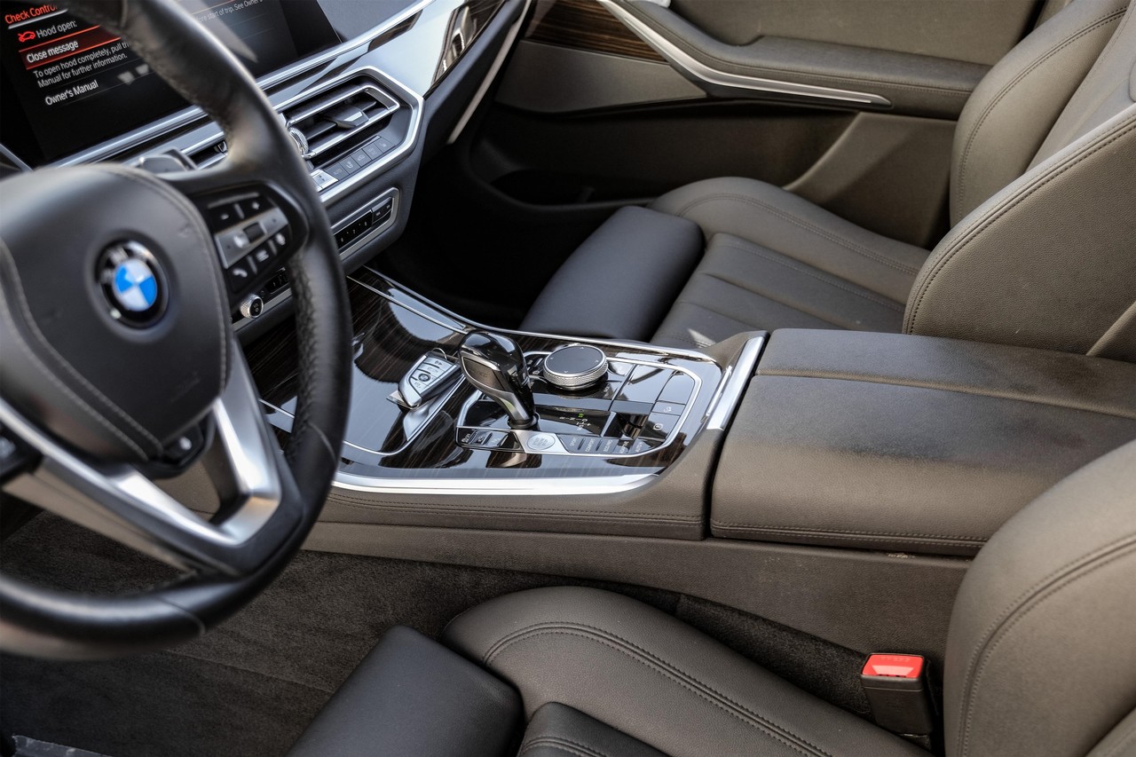 BMW X5 Vehicle Main Gallery Image 22