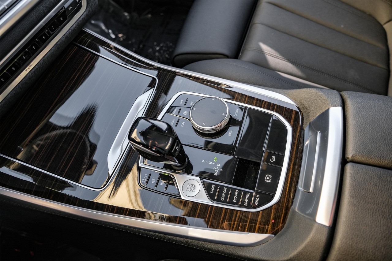 BMW X5 Vehicle Main Gallery Image 23