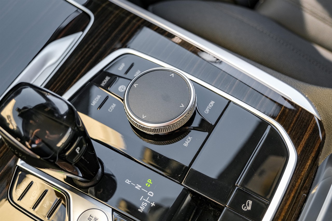 BMW X5 Vehicle Main Gallery Image 24