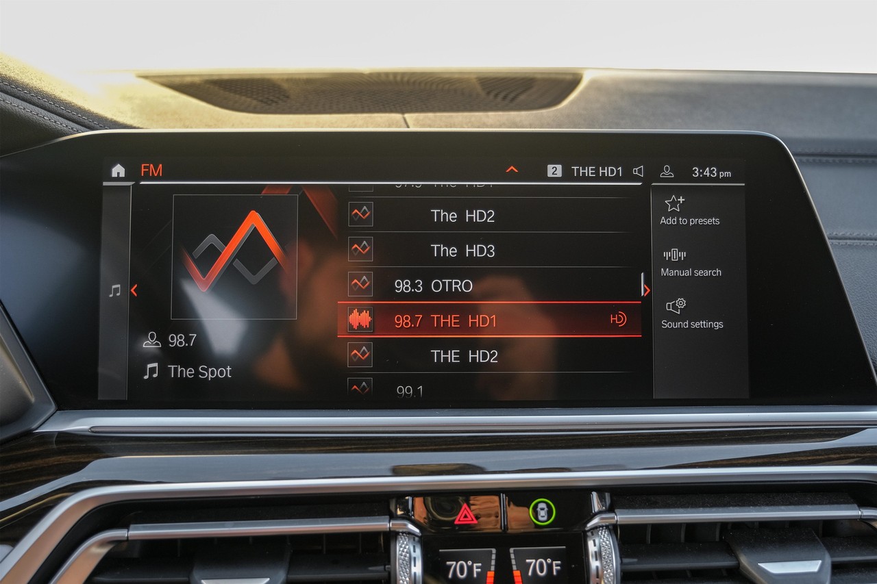 BMW X5 Vehicle Main Gallery Image 25