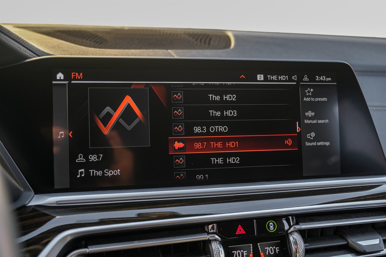 BMW X5 Vehicle Main Gallery Image 26