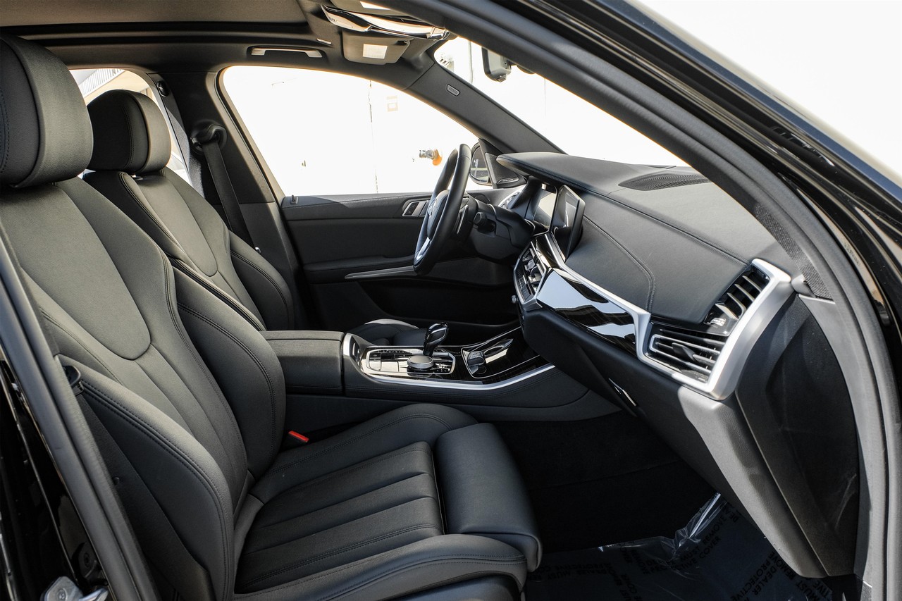BMW X5 Vehicle Main Gallery Image 30