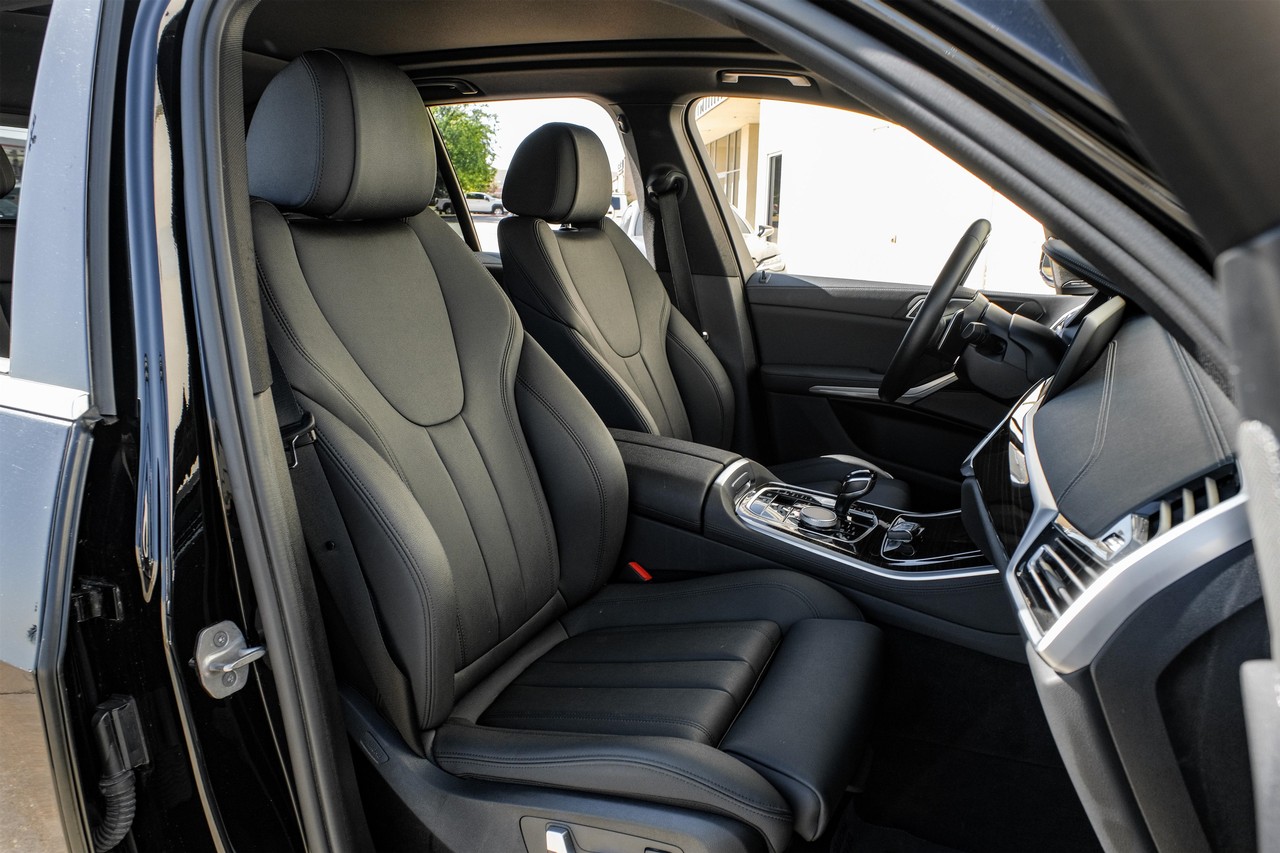 BMW X5 Vehicle Main Gallery Image 31
