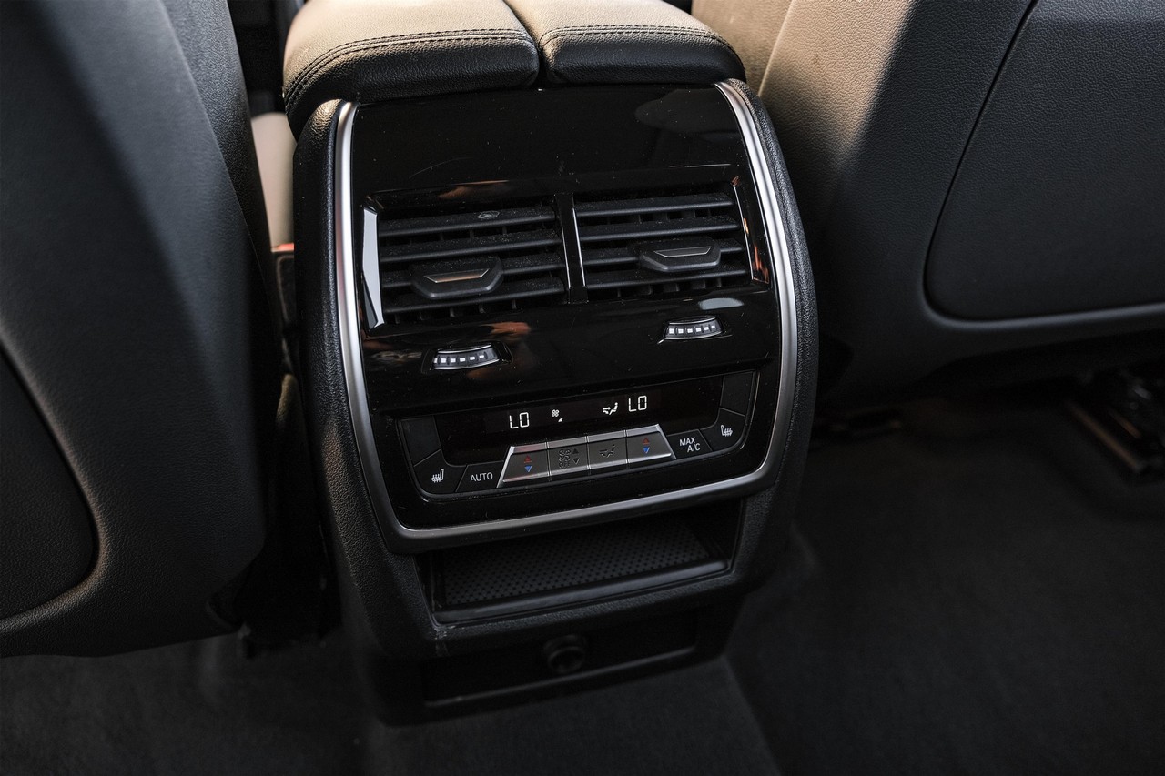 BMW X5 Vehicle Main Gallery Image 34