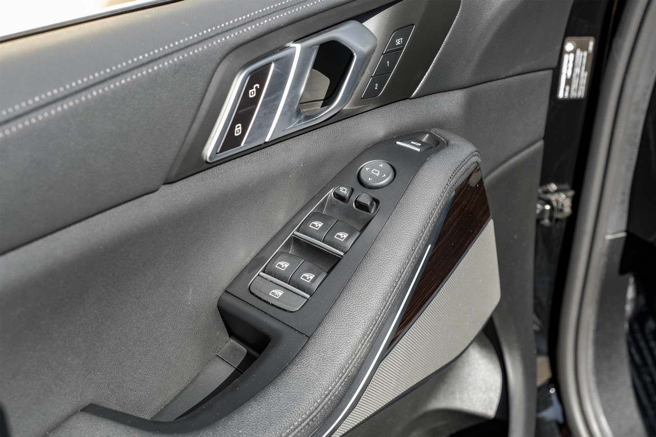BMW X5 Vehicle Main Gallery Image 40