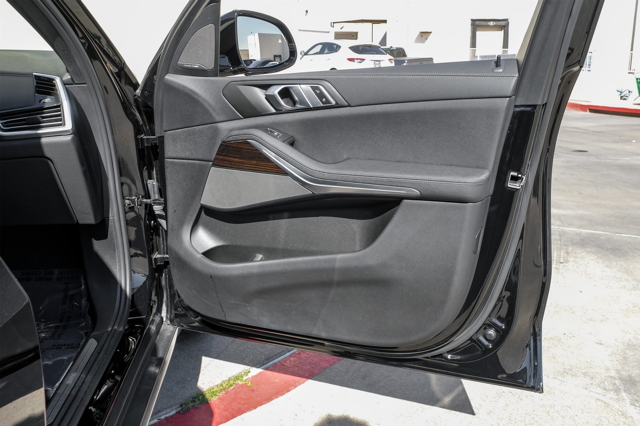 BMW X5 Vehicle Main Gallery Image 41