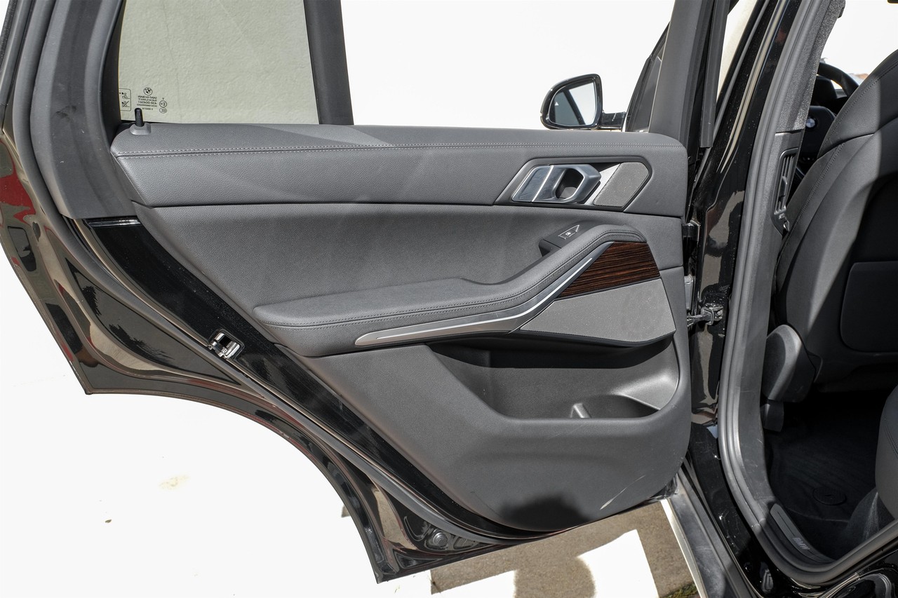 BMW X5 Vehicle Main Gallery Image 42