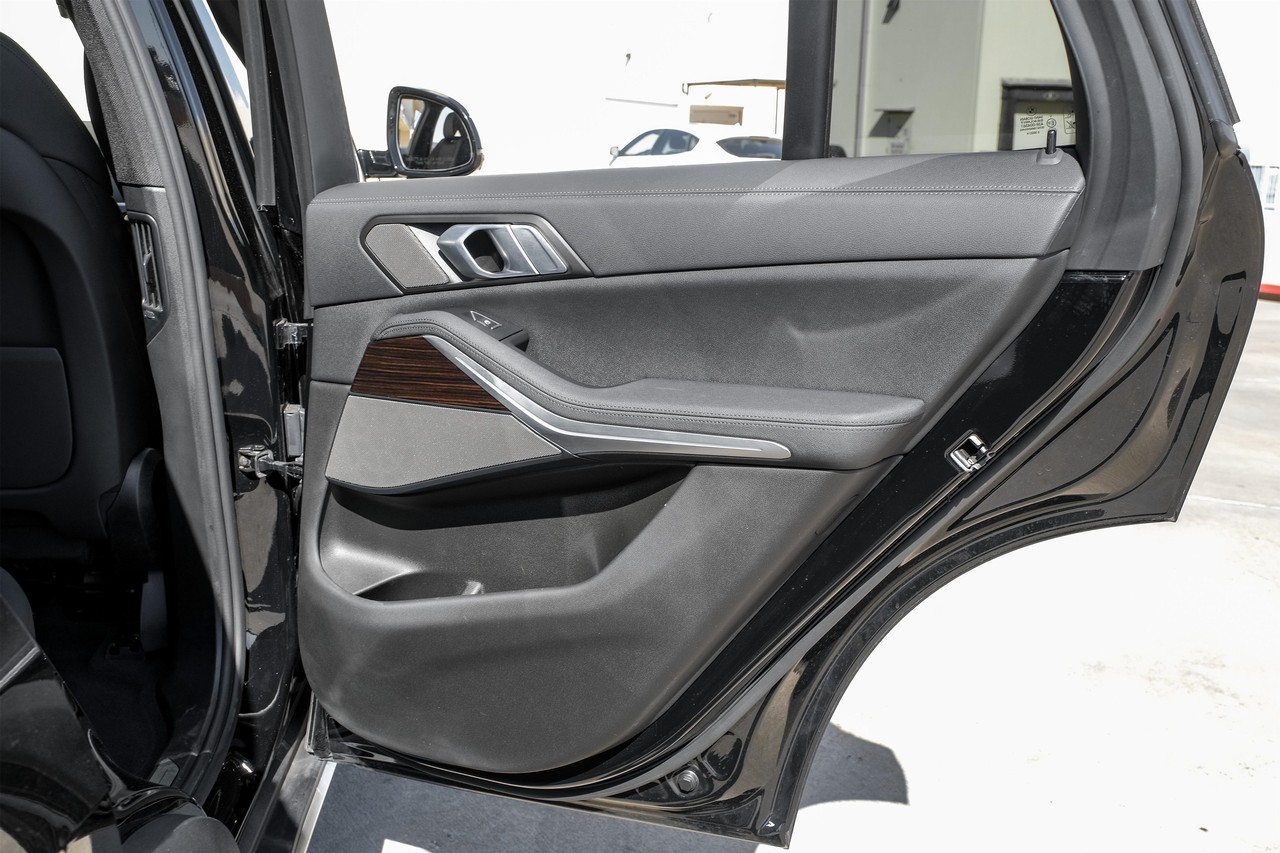 BMW X5 Vehicle Main Gallery Image 43
