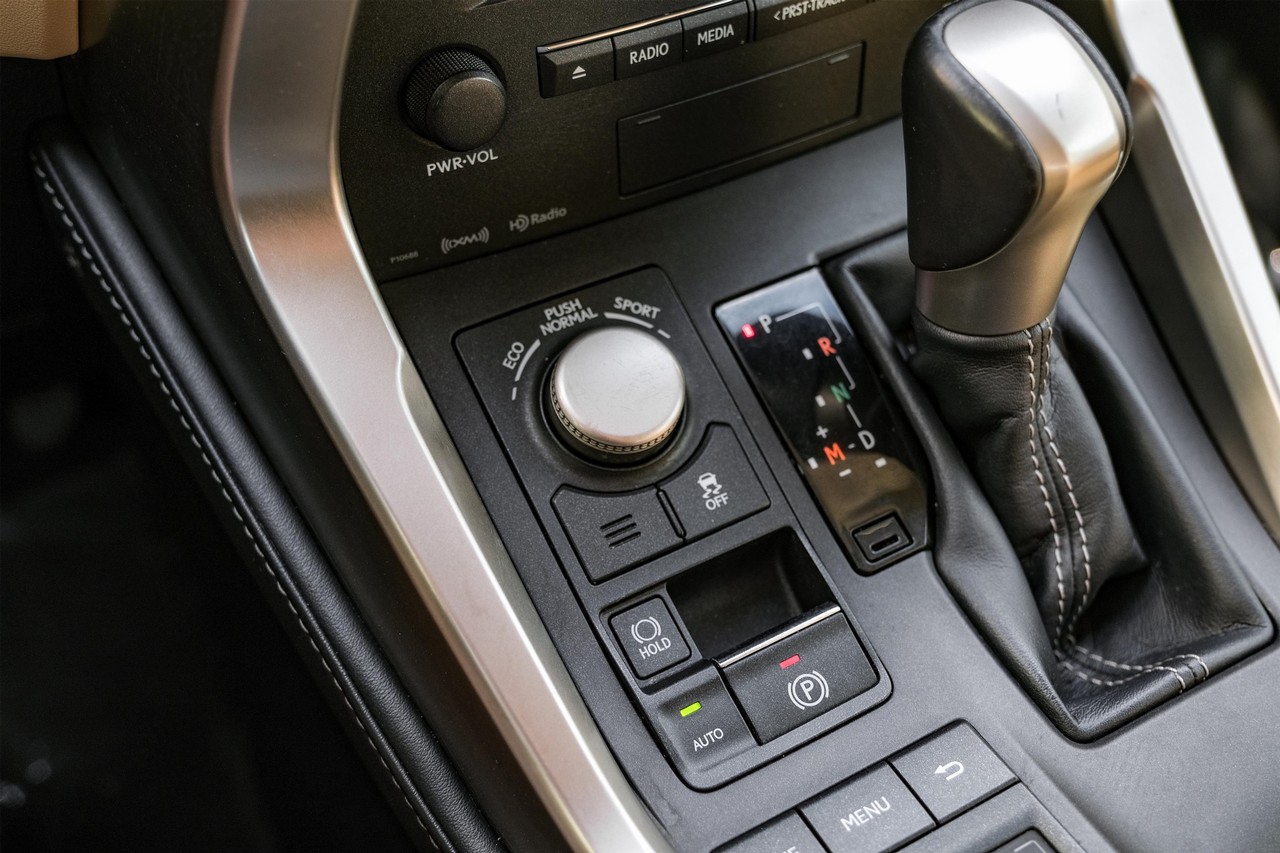 Lexus NX 200t Vehicle Main Gallery Image 27