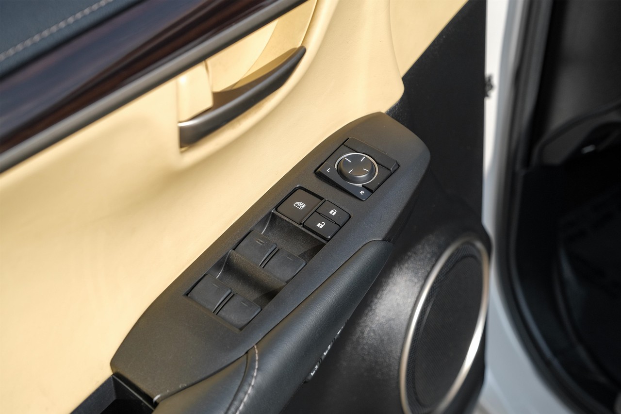 Lexus NX 200t Vehicle Main Gallery Image 40