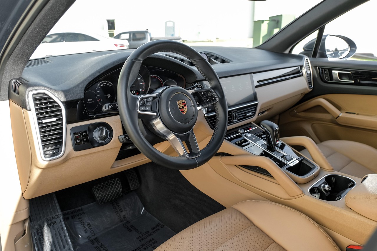 Porsche Cayenne Vehicle Main Gallery Image 03