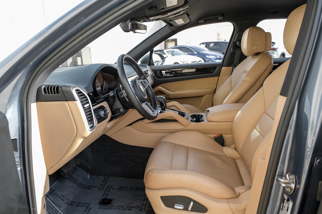 Porsche Cayenne Vehicle Main Gallery Image 04