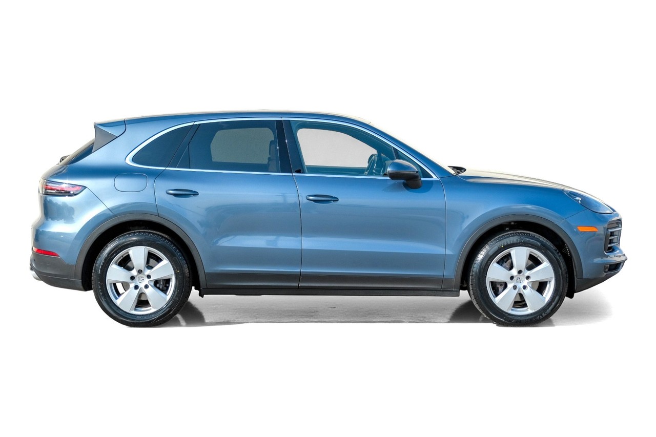Porsche Cayenne Vehicle Main Gallery Image 07