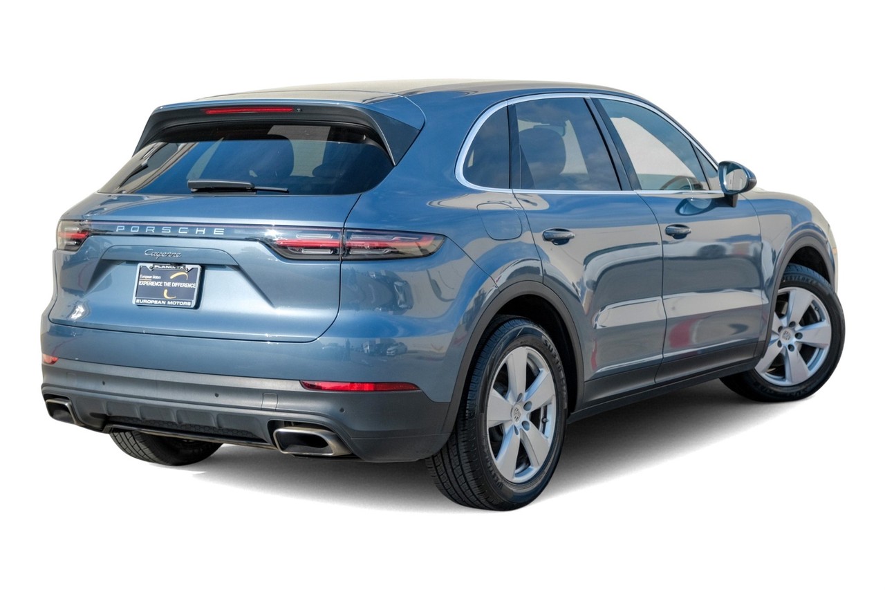 Porsche Cayenne Vehicle Main Gallery Image 08