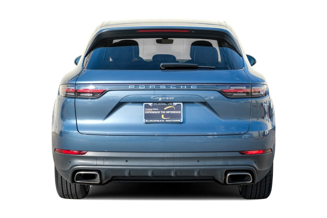 Porsche Cayenne Vehicle Main Gallery Image 09