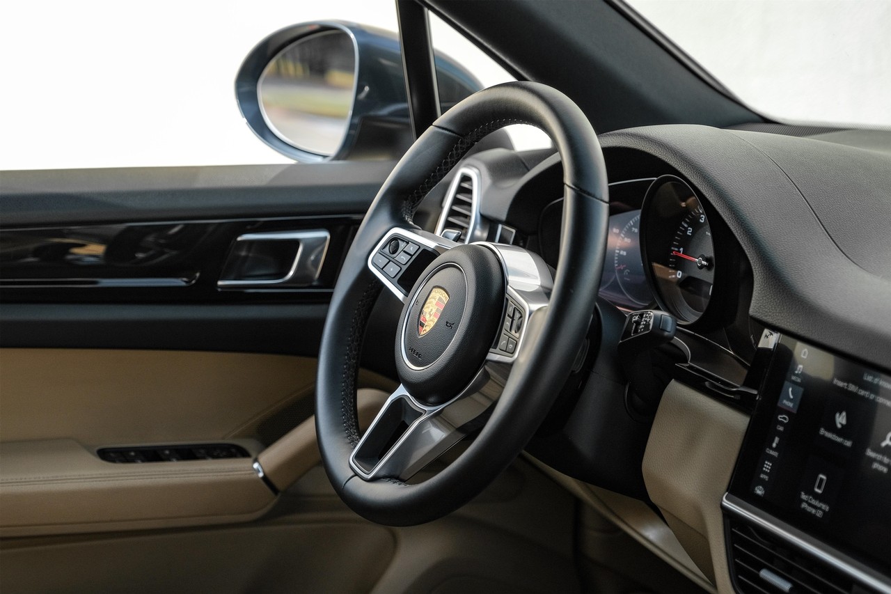 Porsche Cayenne Vehicle Main Gallery Image 13