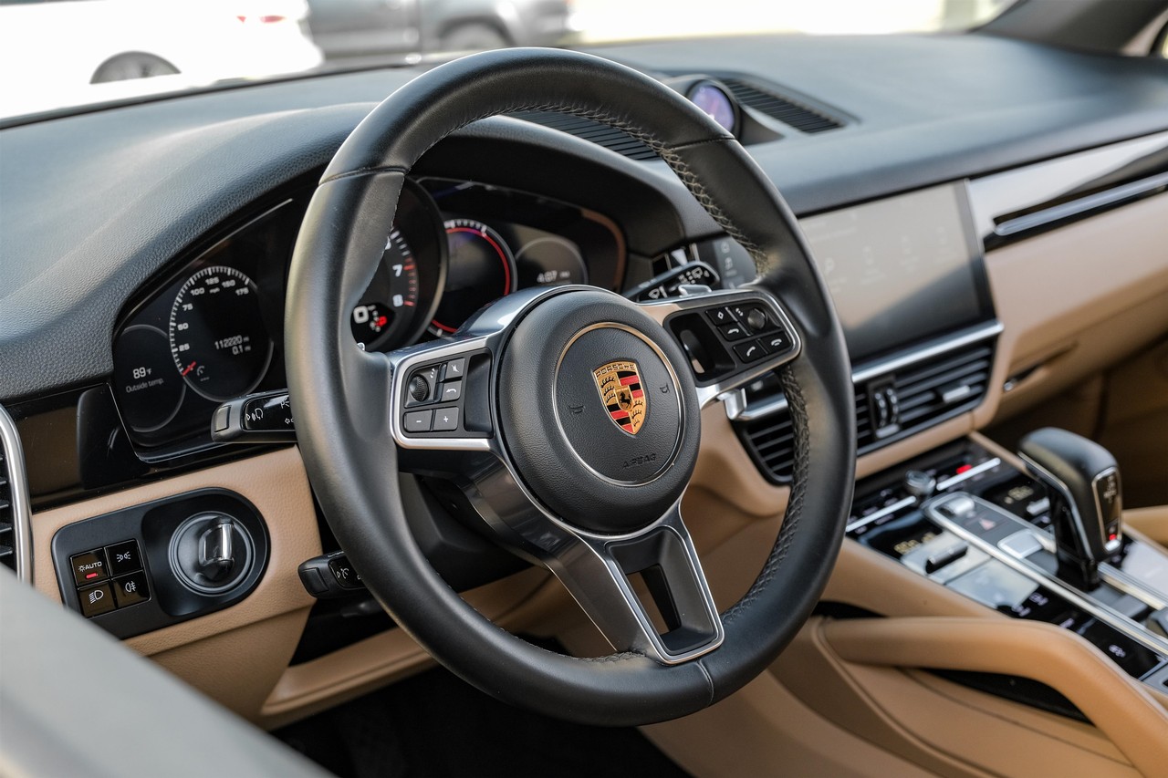 Porsche Cayenne Vehicle Main Gallery Image 15