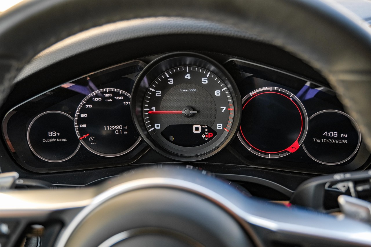 Porsche Cayenne Vehicle Main Gallery Image 16