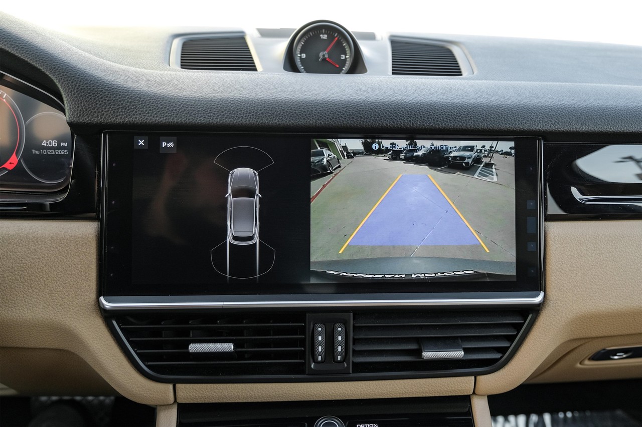 Porsche Cayenne Vehicle Main Gallery Image 19