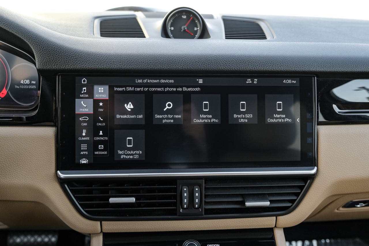 Porsche Cayenne Vehicle Main Gallery Image 26