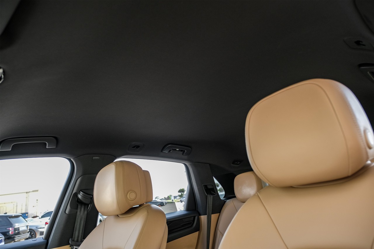 Porsche Cayenne Vehicle Main Gallery Image 27