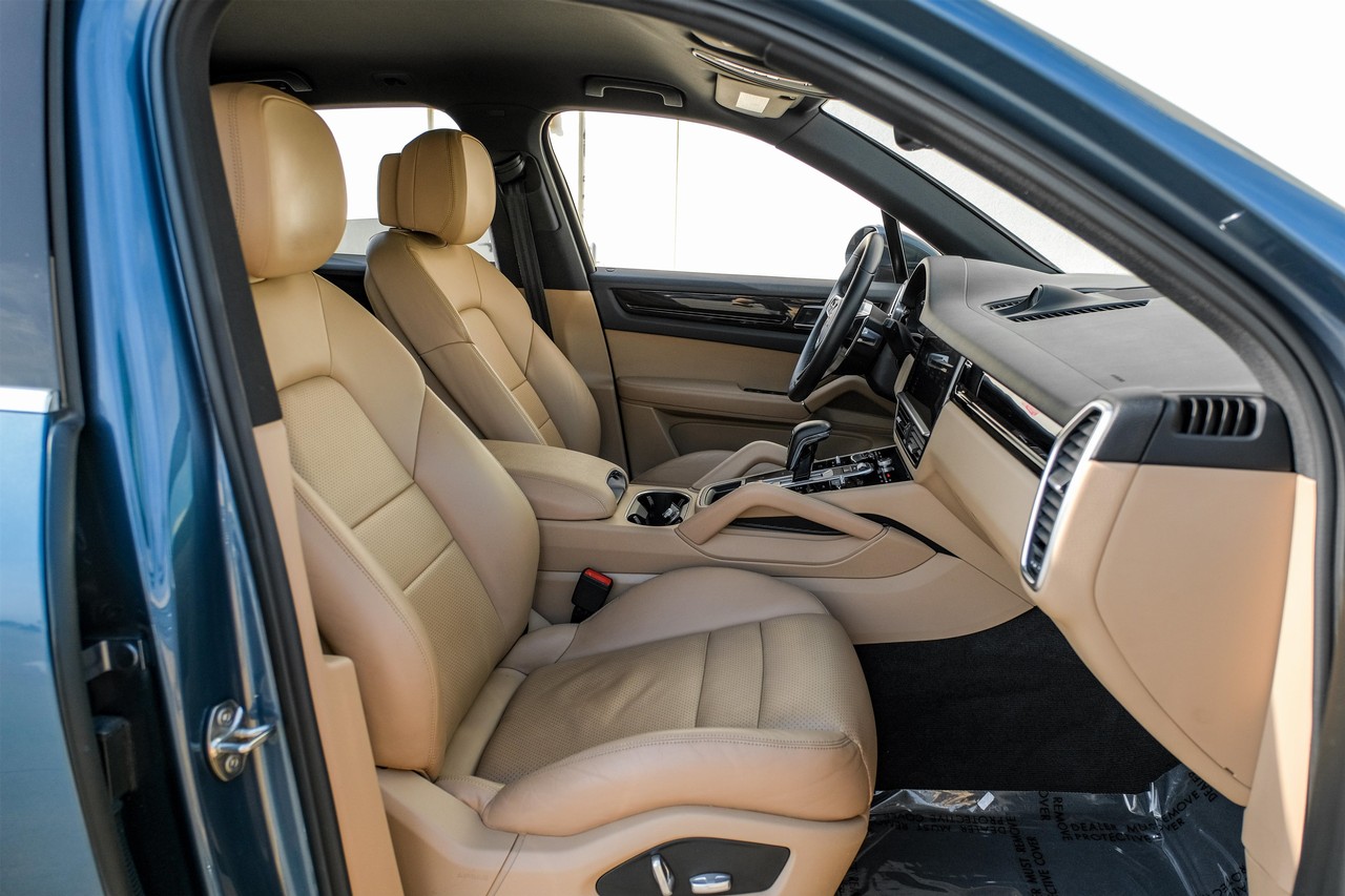 Porsche Cayenne Vehicle Main Gallery Image 30