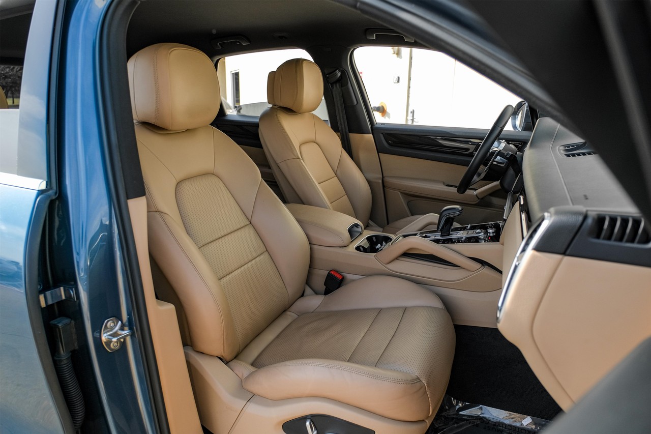 Porsche Cayenne Vehicle Main Gallery Image 31