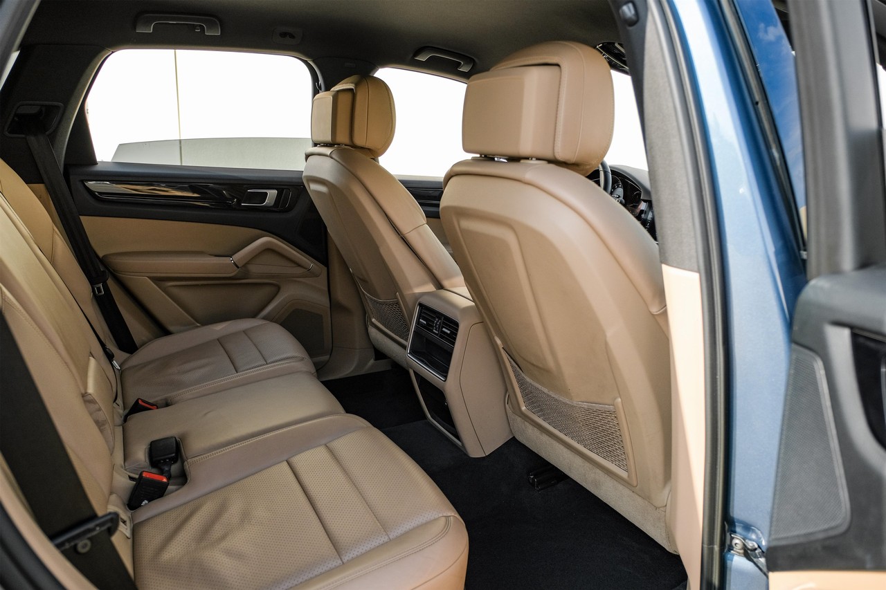Porsche Cayenne Vehicle Main Gallery Image 33
