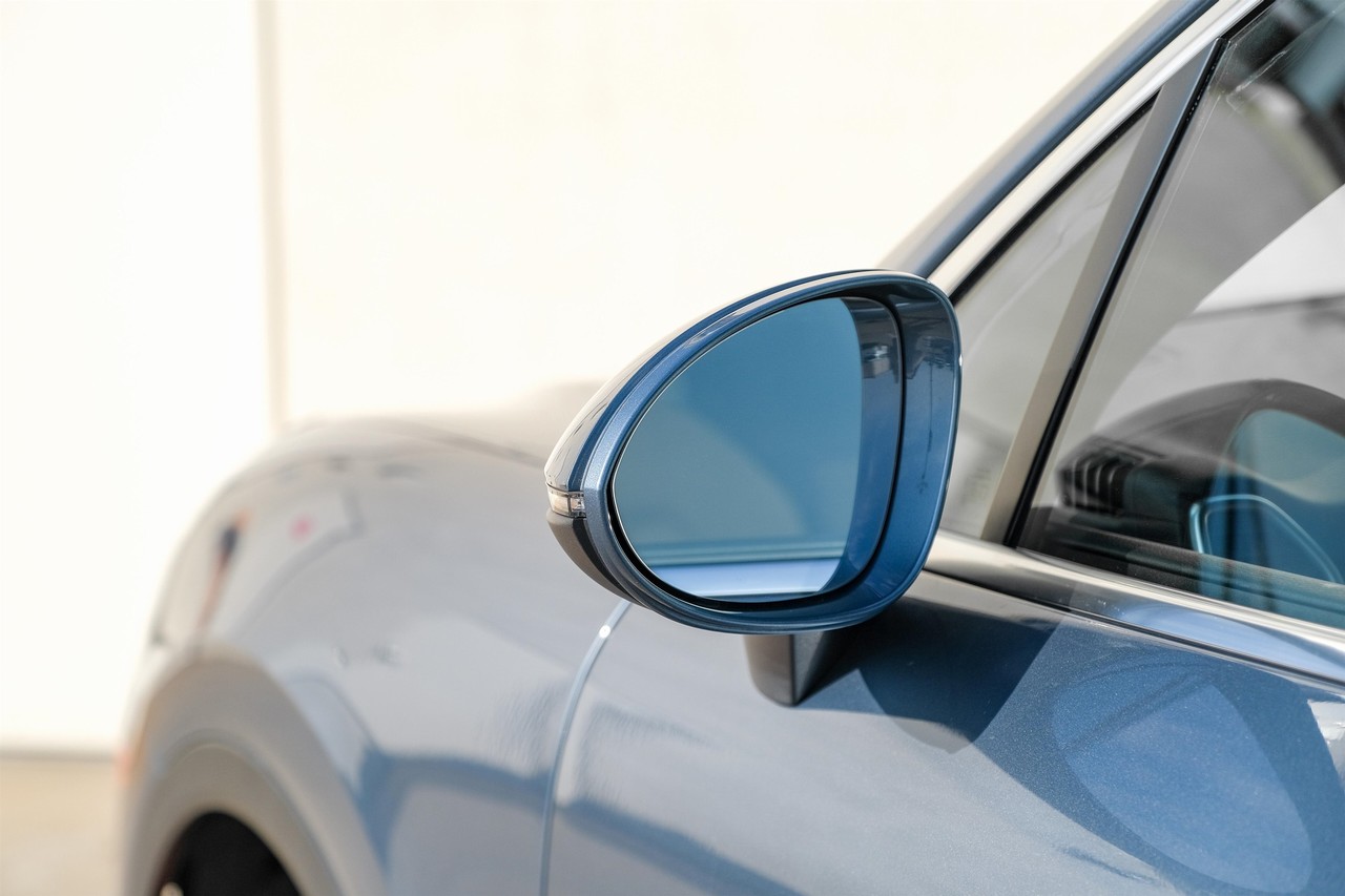 Porsche Cayenne Vehicle Main Gallery Image 37