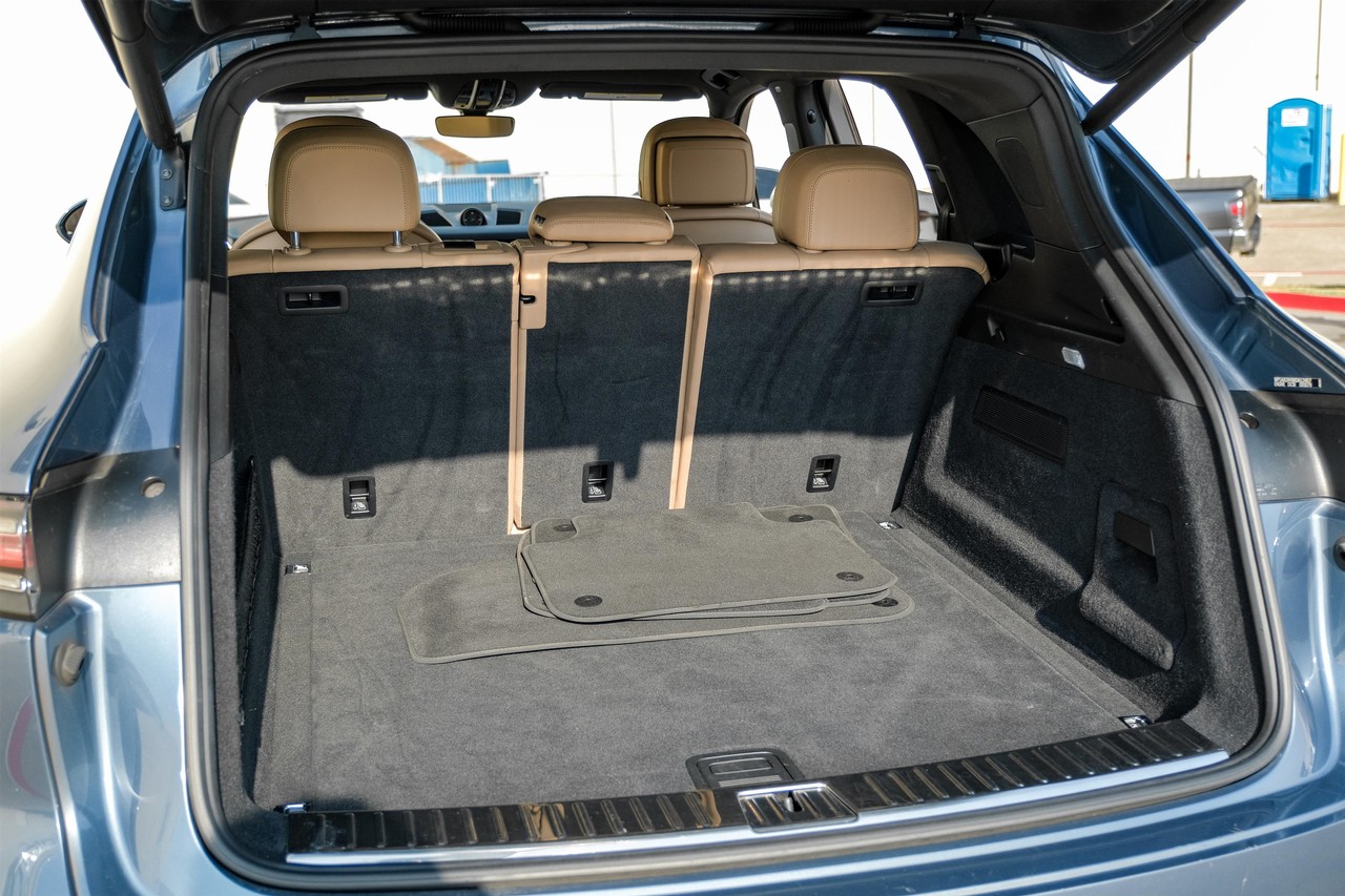 Porsche Cayenne Vehicle Main Gallery Image 46